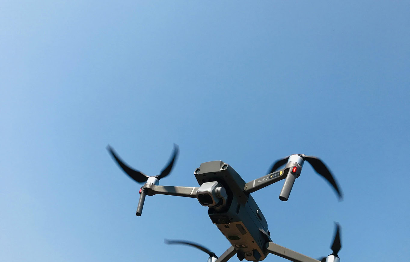 Kostenloses Stock Foto zu aufnahme von unten, blauem hintergrund, blauer himmel